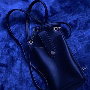 Purse with shoulder straps